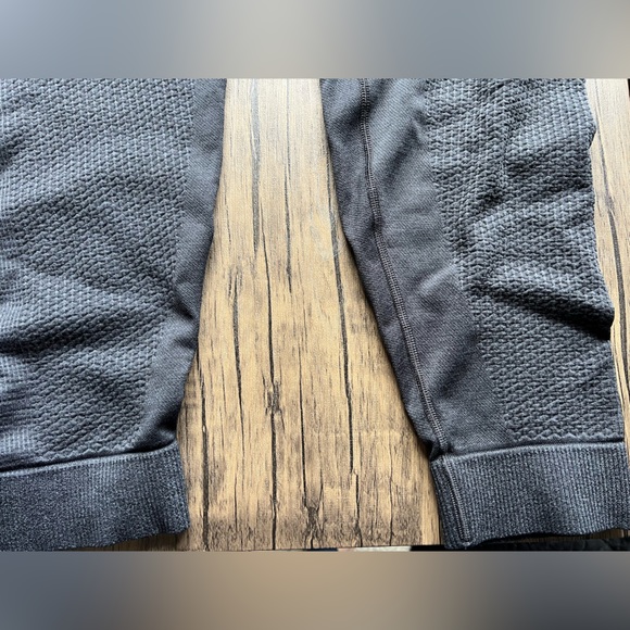 Lululemon Mens Joggers with Pocket Zippers - Medium - Picture 3 of 5